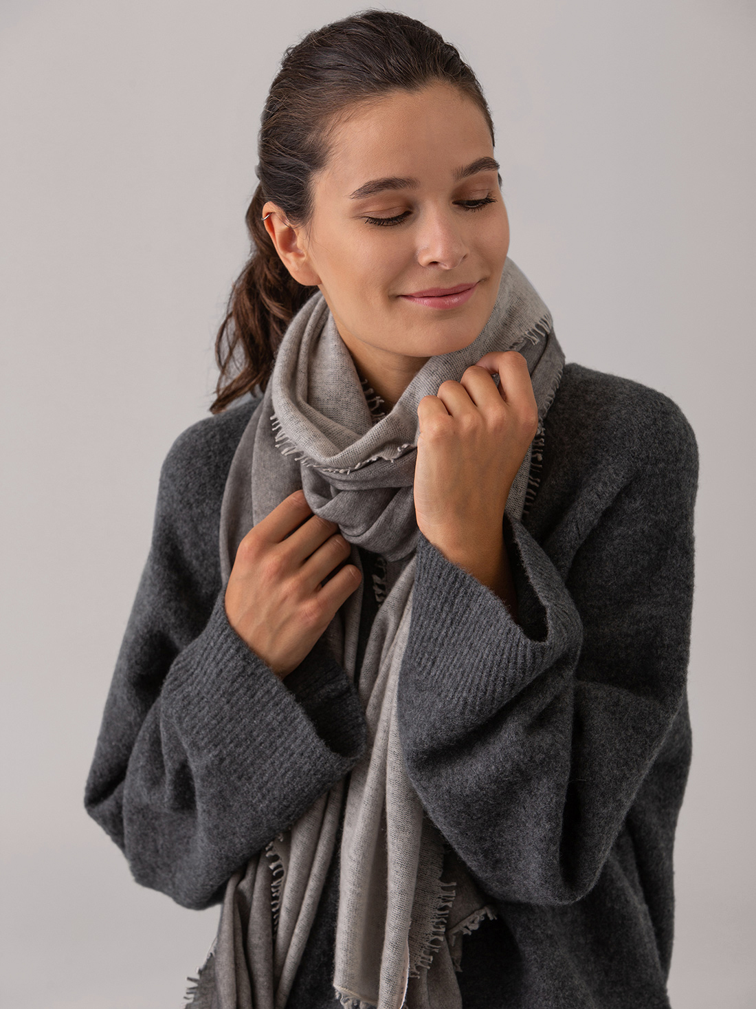 Detailansicht von Schal aus Cashmere von PUR SCHOEN