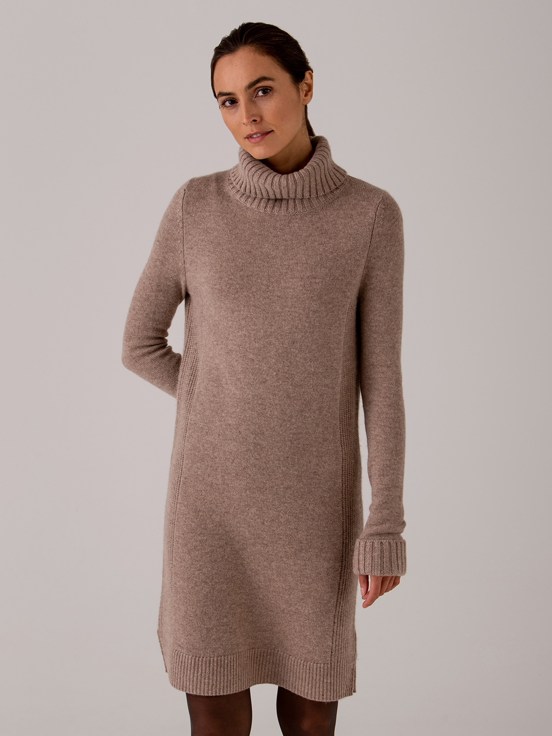 Detailansicht von Midi-Strickkleid aus Wolle von DANIELS