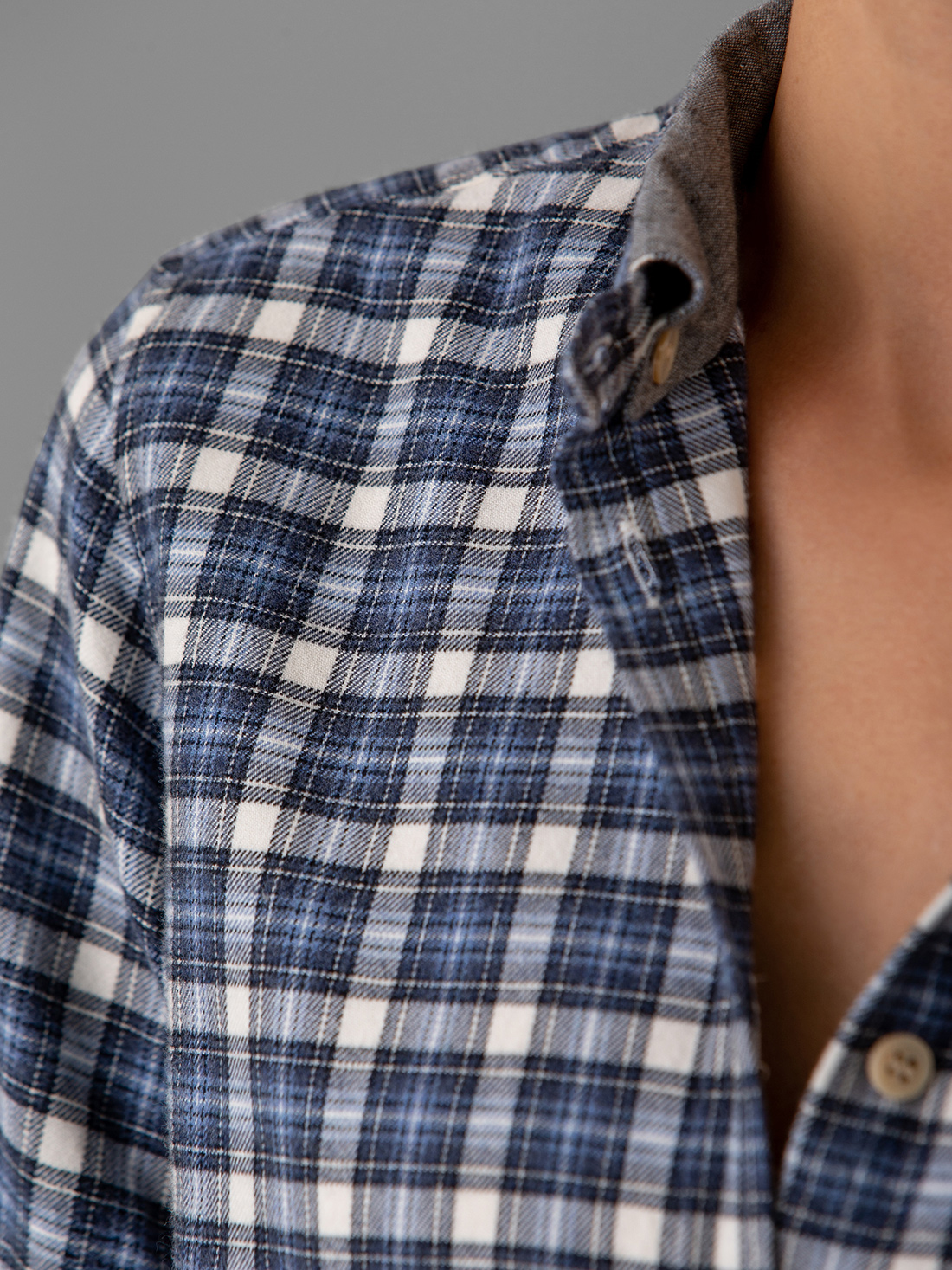 Detailansicht von Flanellbluse aus Baumwolle von AGLINI