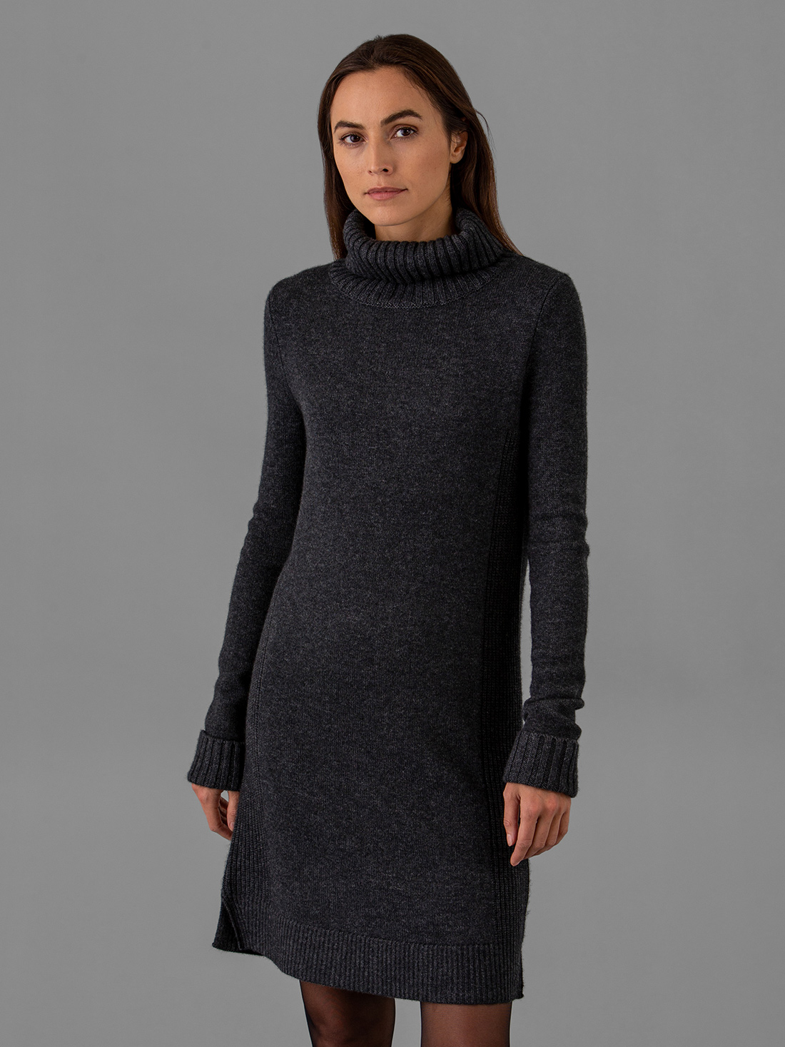 Detailansicht von Midi-Strickkleid aus Wolle von DANIELS