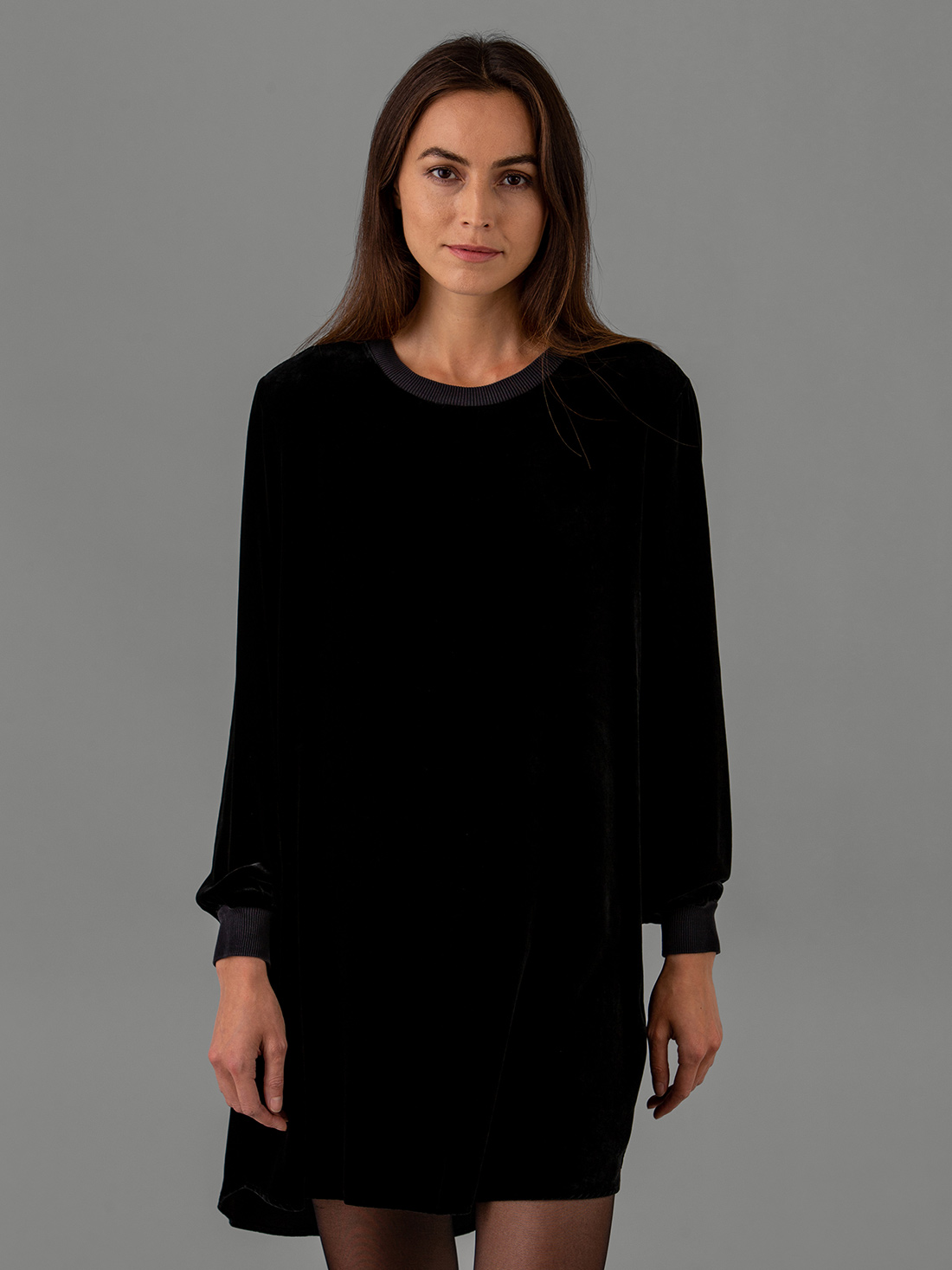 Detailansicht von Kurzes Kleid aus Samt von HER SHIRT