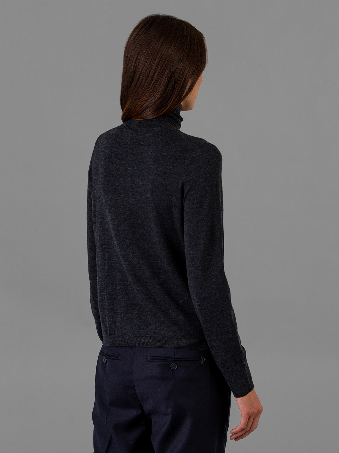 Detailansicht von Rollkragenpullover aus Merinowolle von ALLUDE