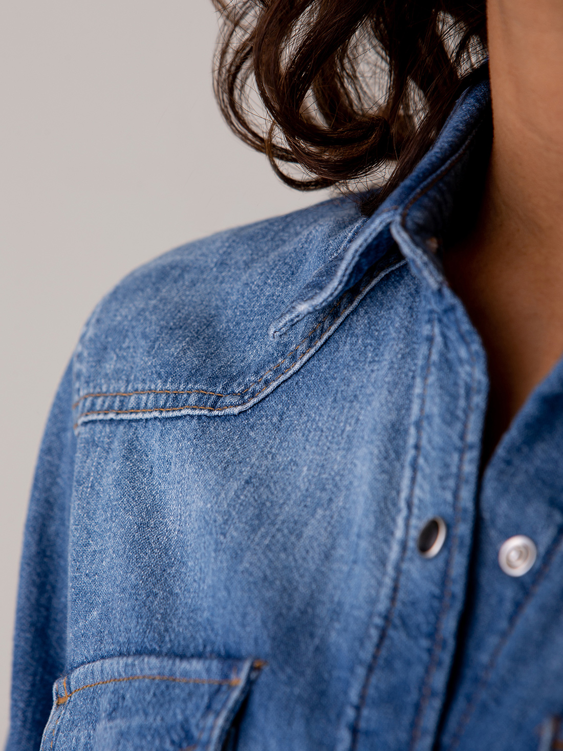 Detailansicht von Midi-Jeanskleid aus Baumwolle von 7 FOR ALL MANKIND