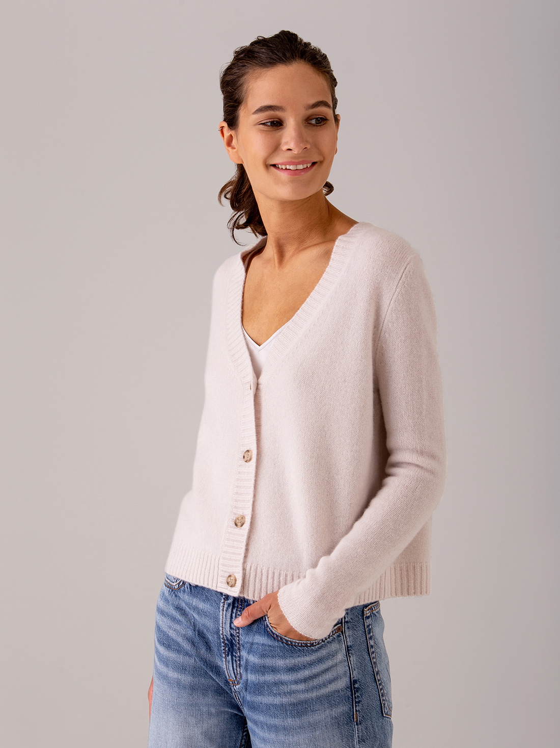 Detailansicht von Strickjacke aus Cashmere von DANIELS