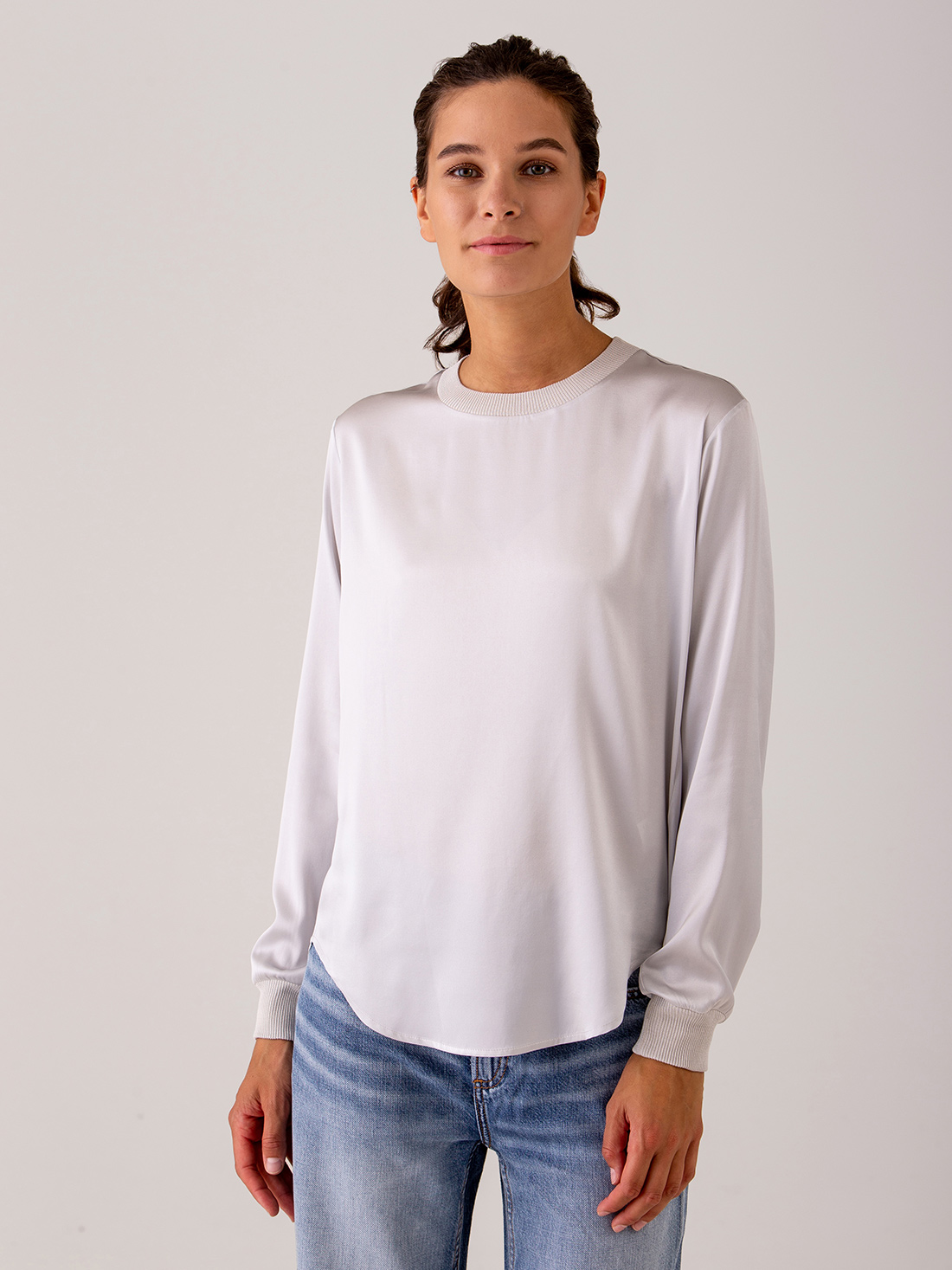 Detailansicht von Seidenbluse von HER SHIRT