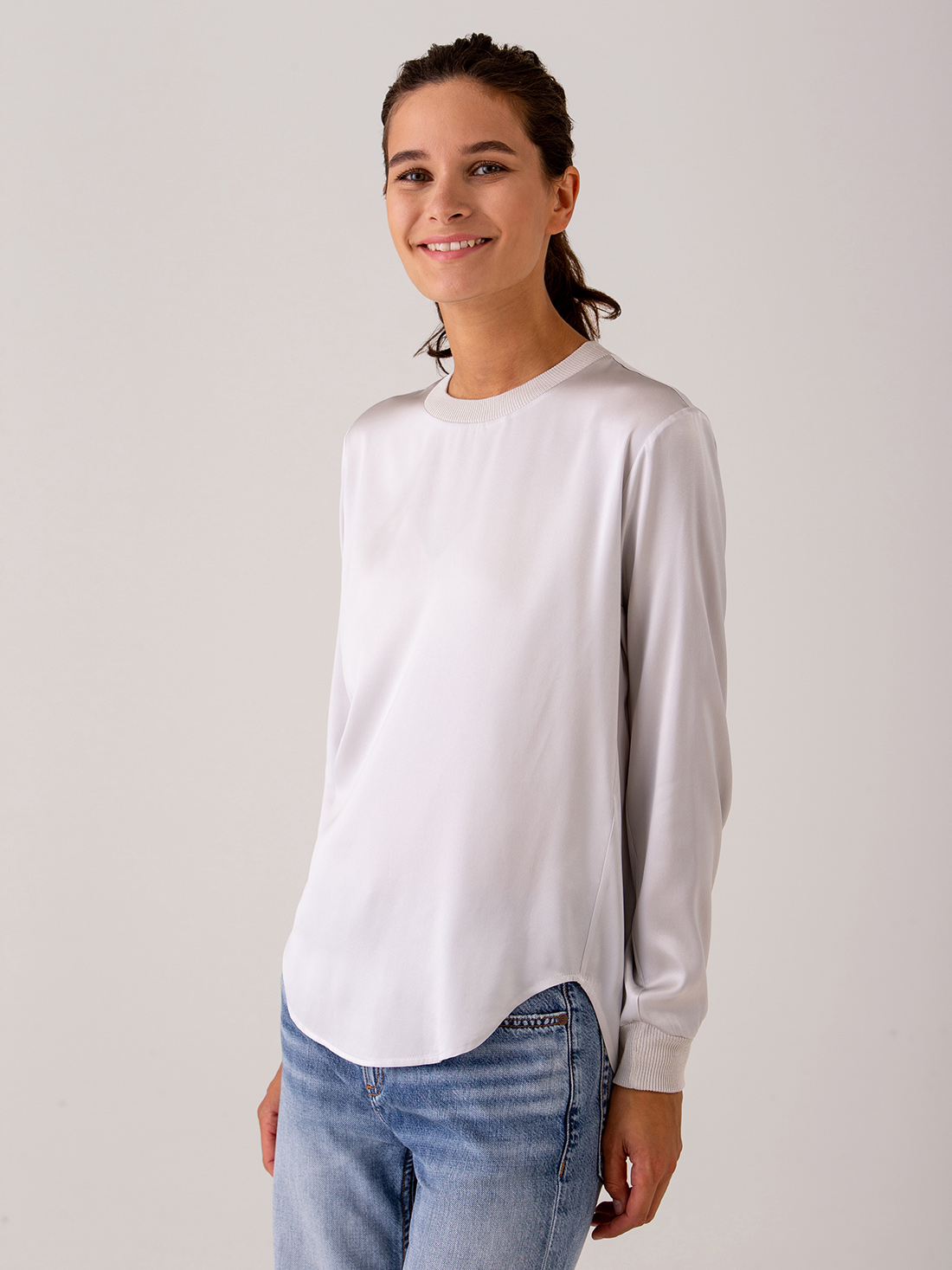 Detailansicht von Seidenbluse von HER SHIRT