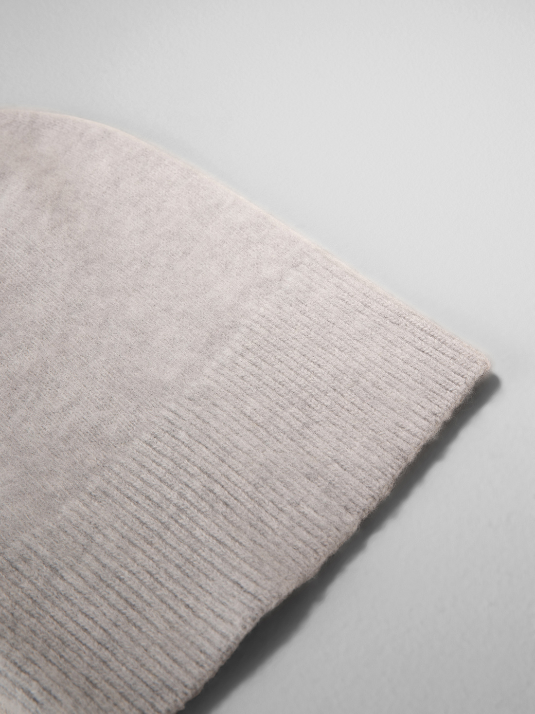 Detailansicht von Mütze aus Merinowolle von AVANT TOI