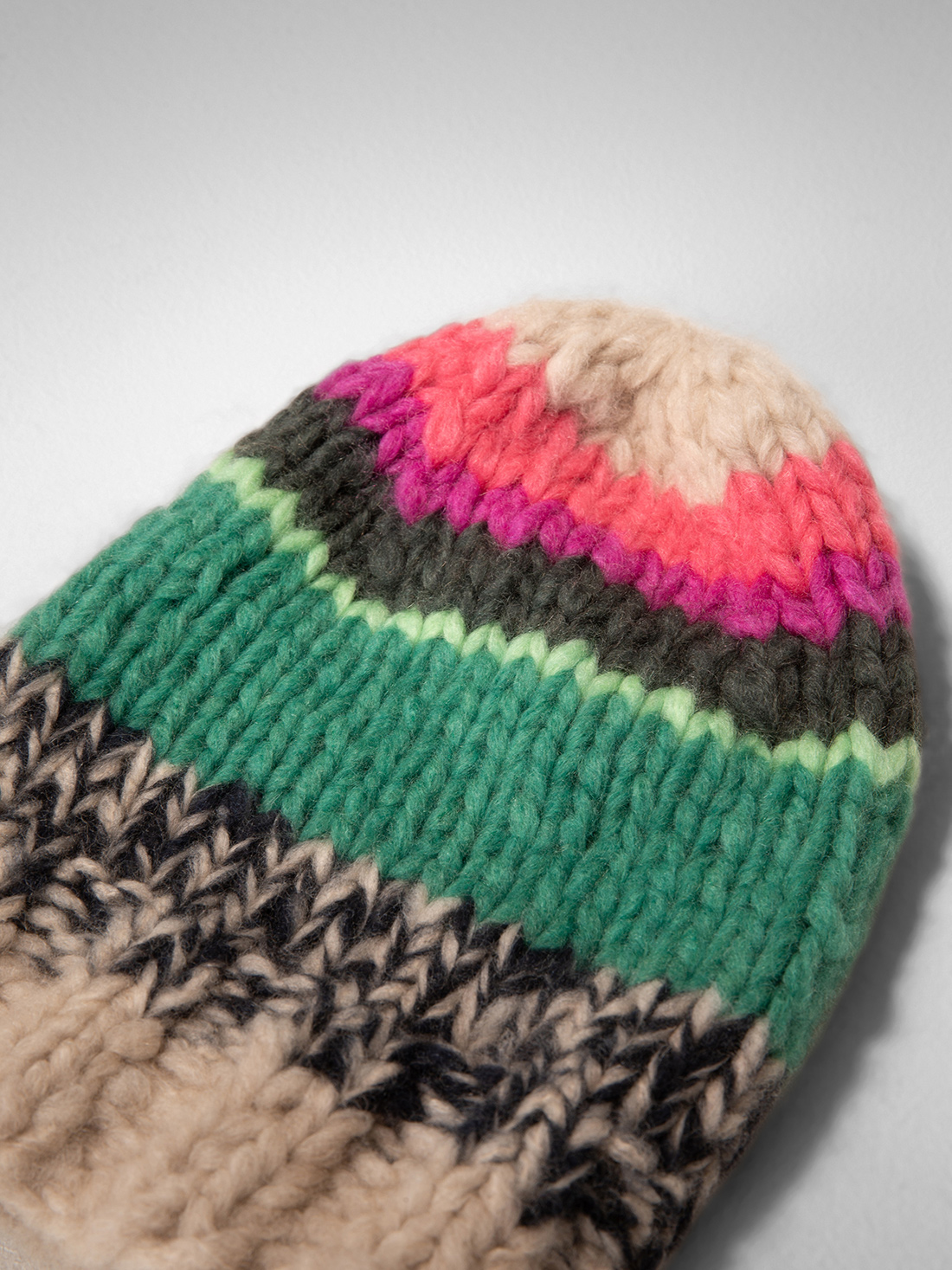 Detailansicht von Mütze aus Cashmere von ELLA SILLA