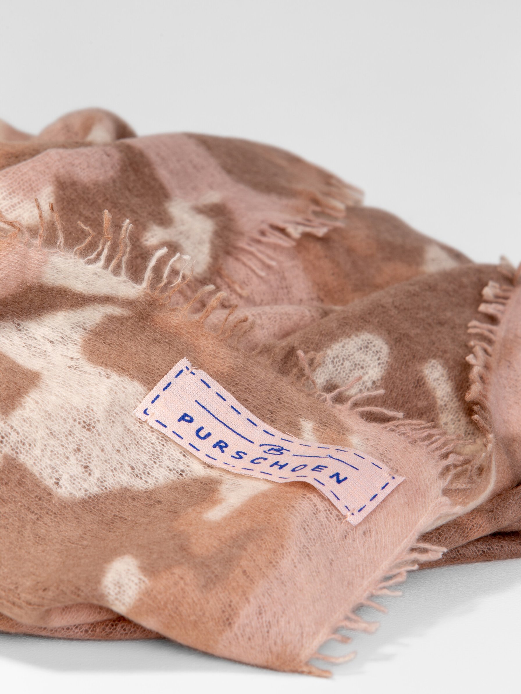 Detailansicht von Schal aus Cashmere von PUR SCHOEN