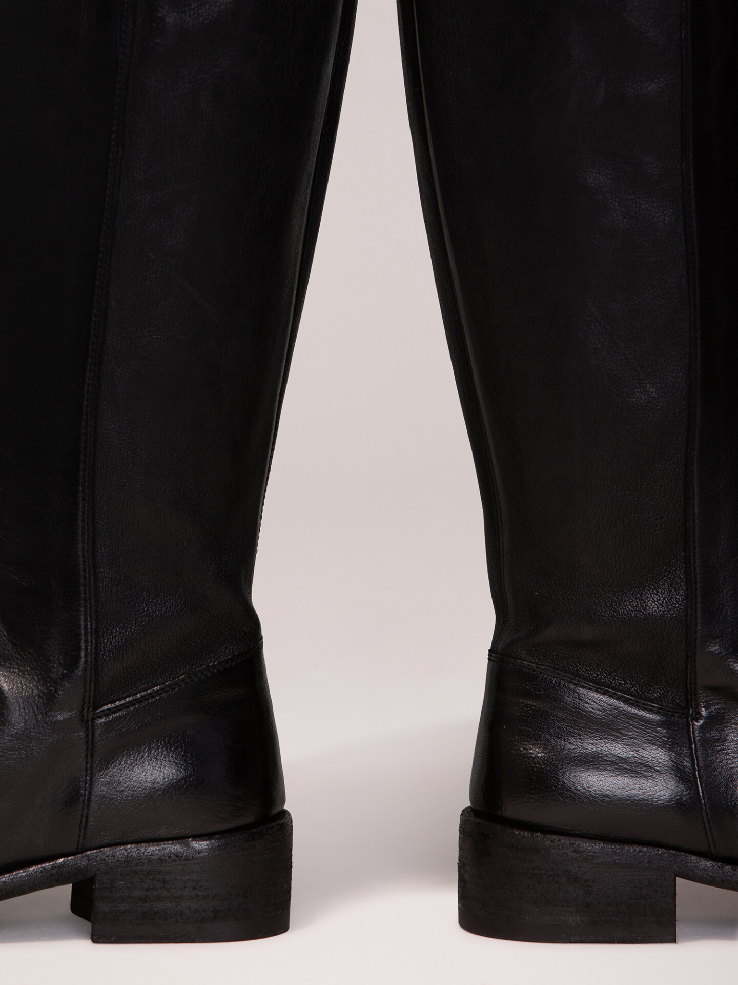 Detailansicht von Hoher Lederstiefel von OFFICINE CREATIVE