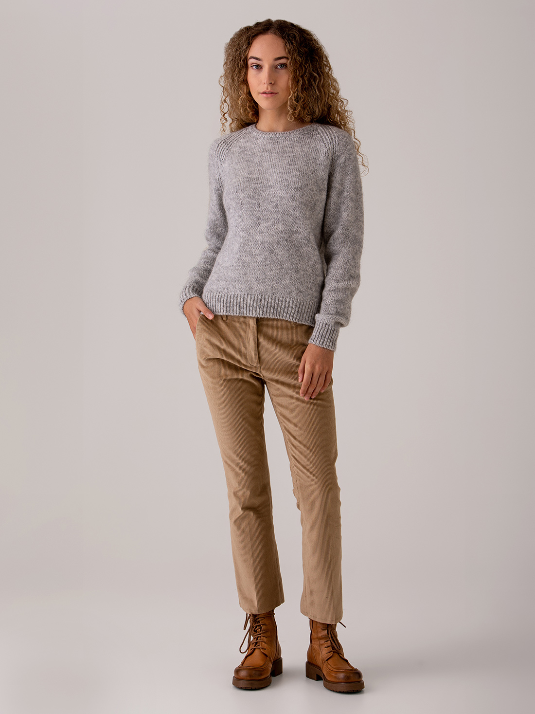 Detailansicht von Ankle Hose aus Cord von NINE IN THE MORNING