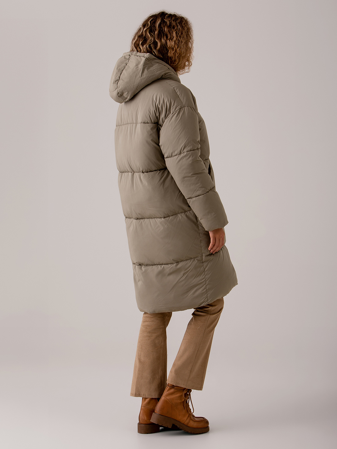 Detailansicht von Steppmantel von EMBASSY