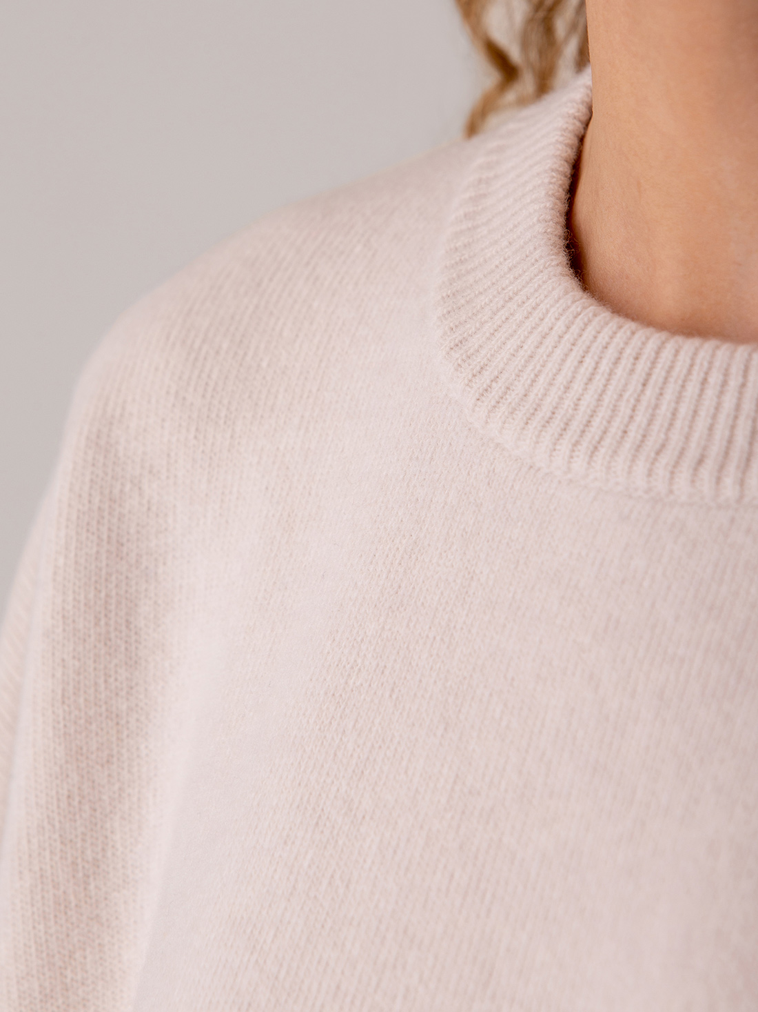 Detailansicht von Pullover aus Merinowolle von ROBERTO COLLINA