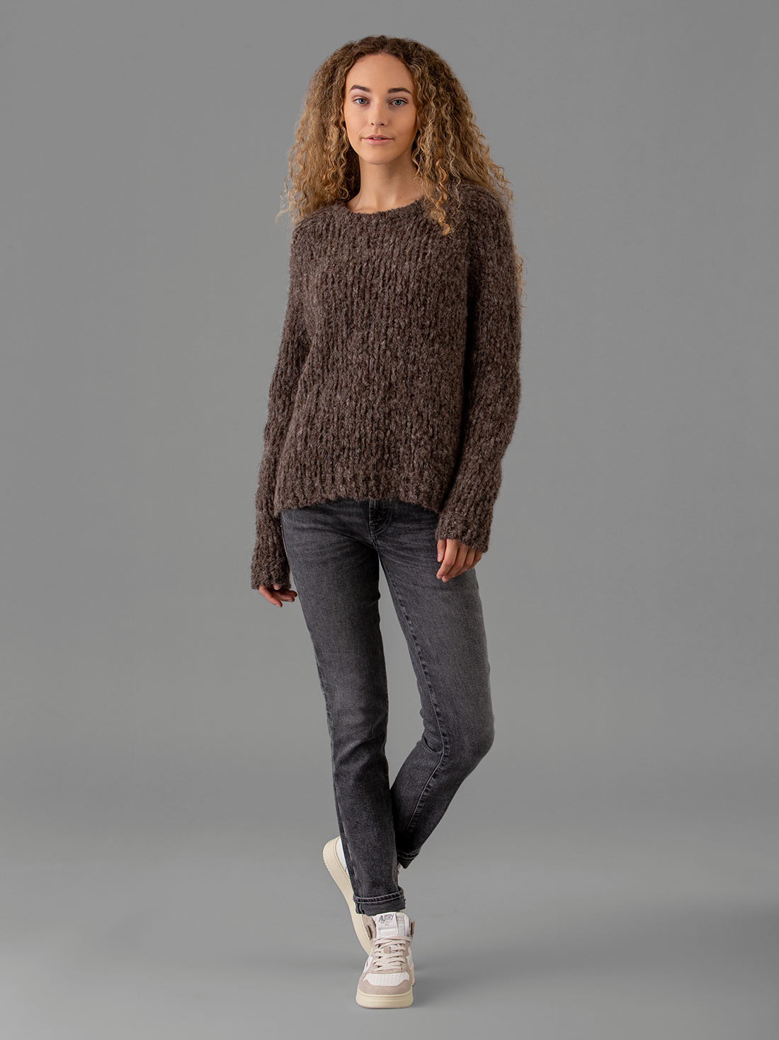 Detailansicht von Grobstrickpullover aus Alpakawolle von SIBIN LINNEBJERG