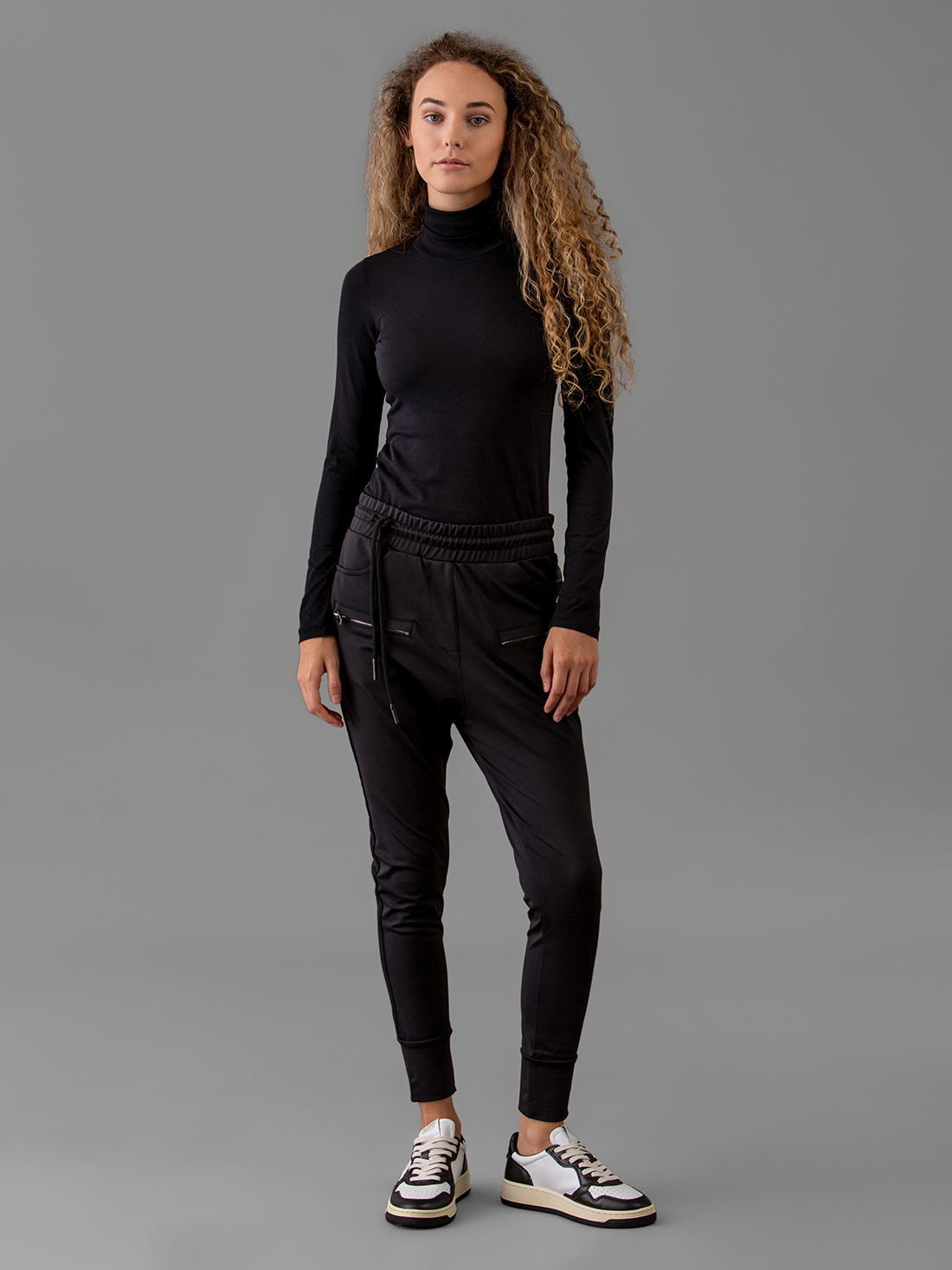 Detailansicht von Rollkragenshirt aus Baumwolle von LIS LAREIDA