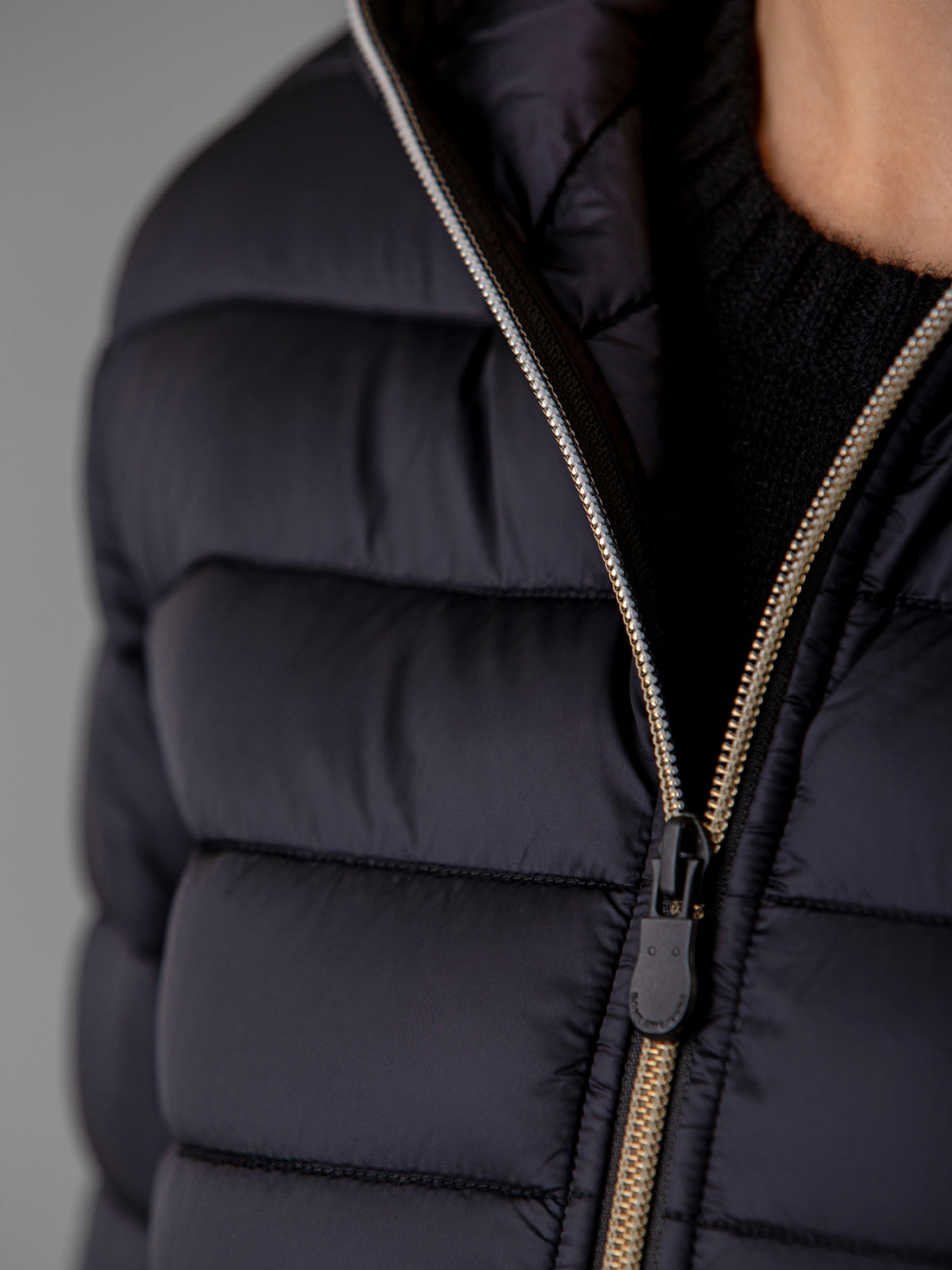 Detailansicht von Leichte Steppjacke von SAVE THE DUCK