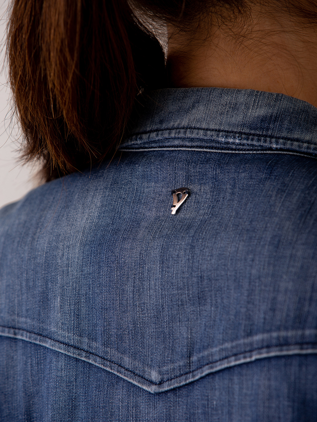 Detailansicht von Jeanshemd aus Baumwolle von DONDUP