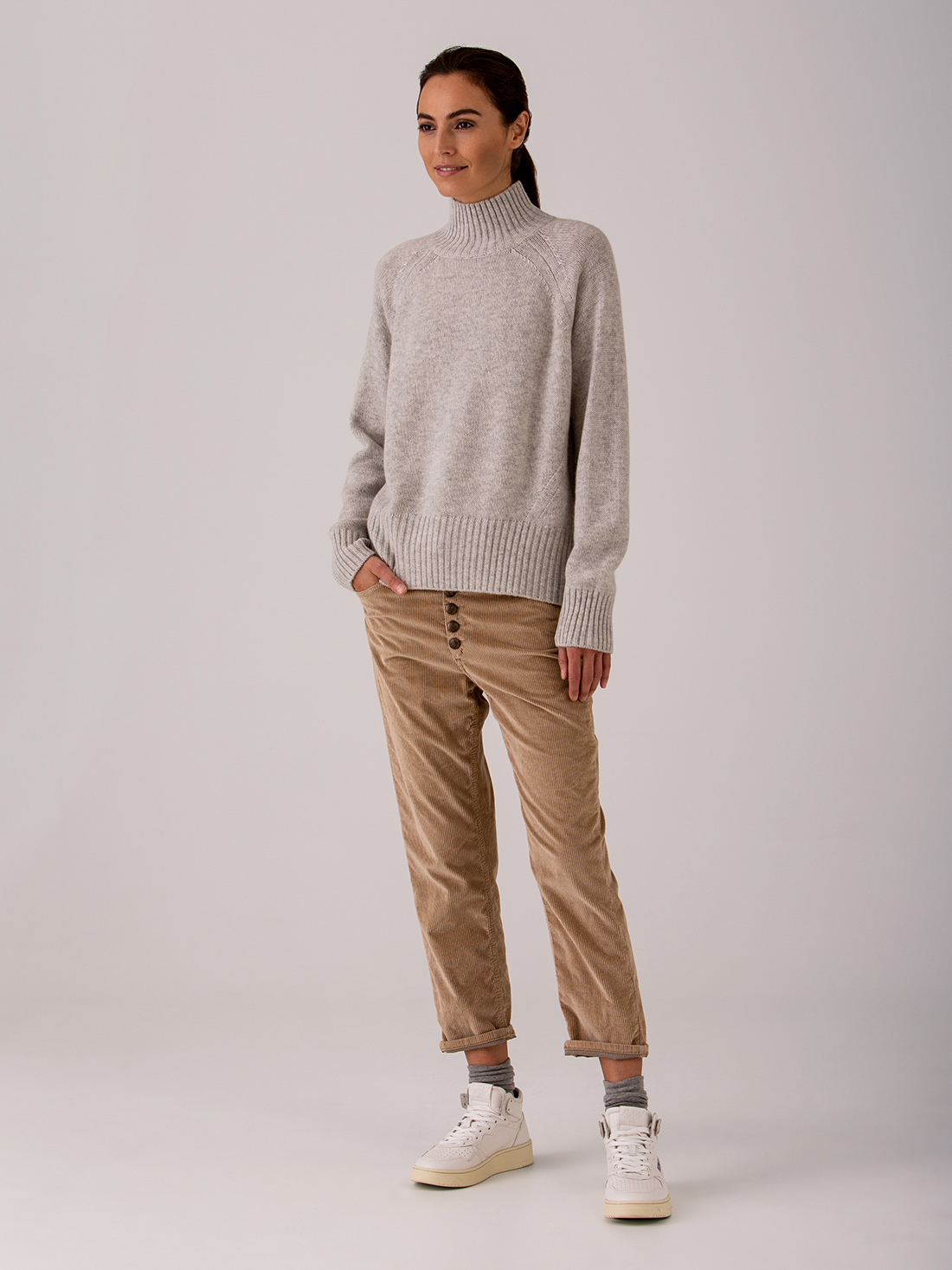 Detailansicht von Turtleneck Pullover aus Schurwolle von ALLUDE