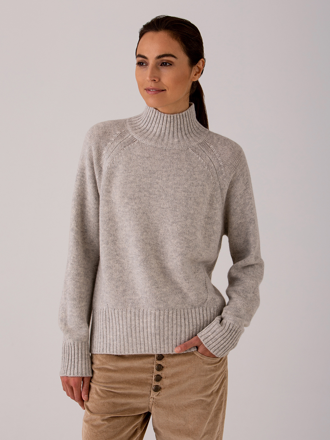 Detailansicht von Turtleneck Pullover aus Schurwolle von ALLUDE