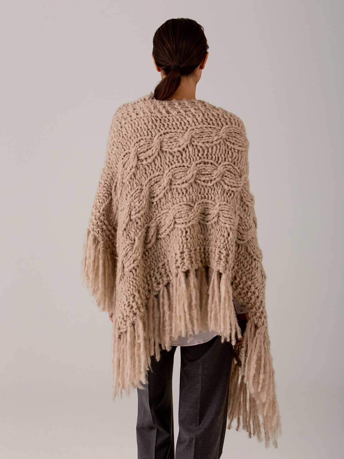 Detailansicht von Poncho aus Cashmere von ELLA SILLA