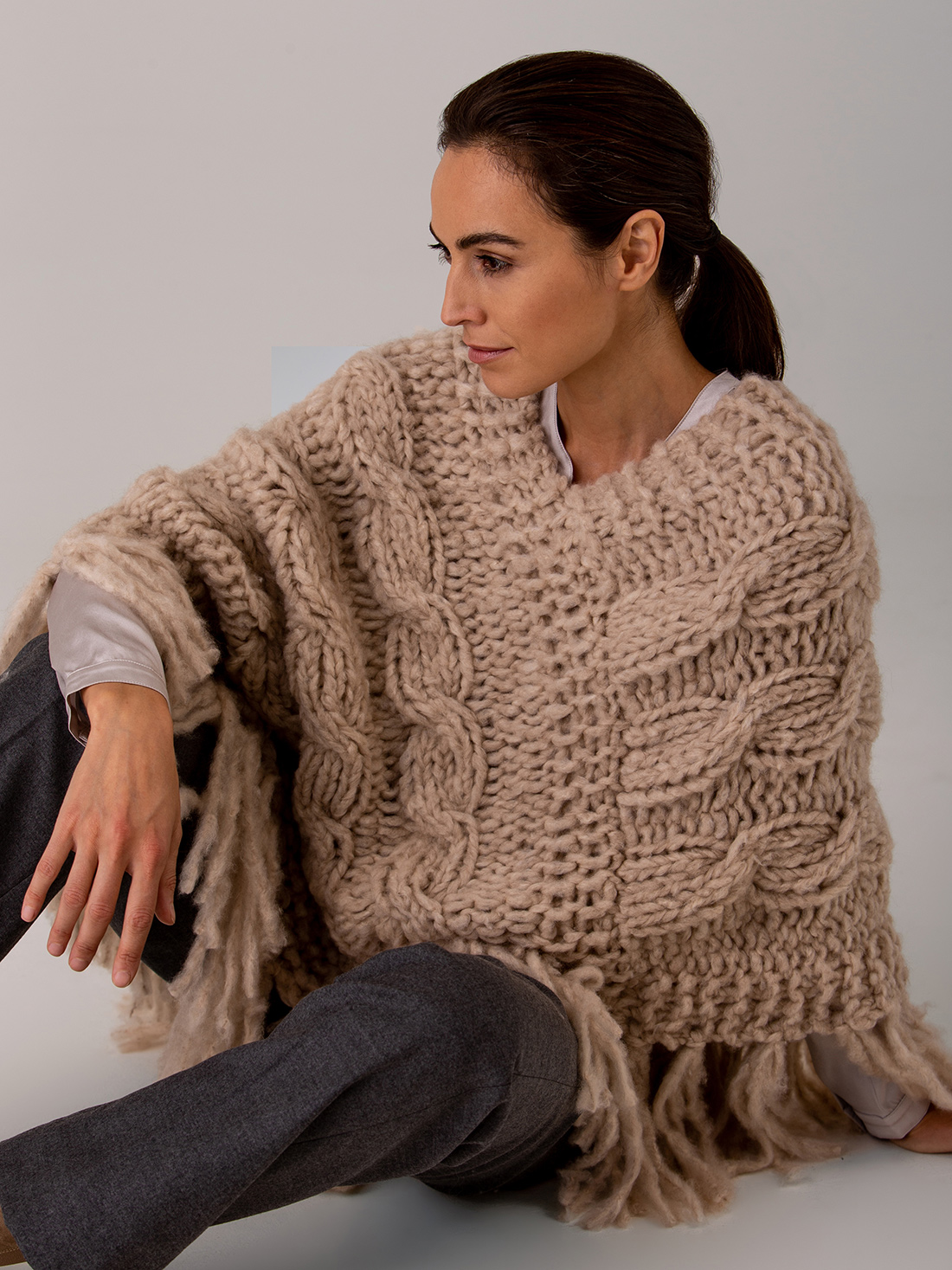 Detailansicht von Poncho aus Cashmere von ELLA SILLA