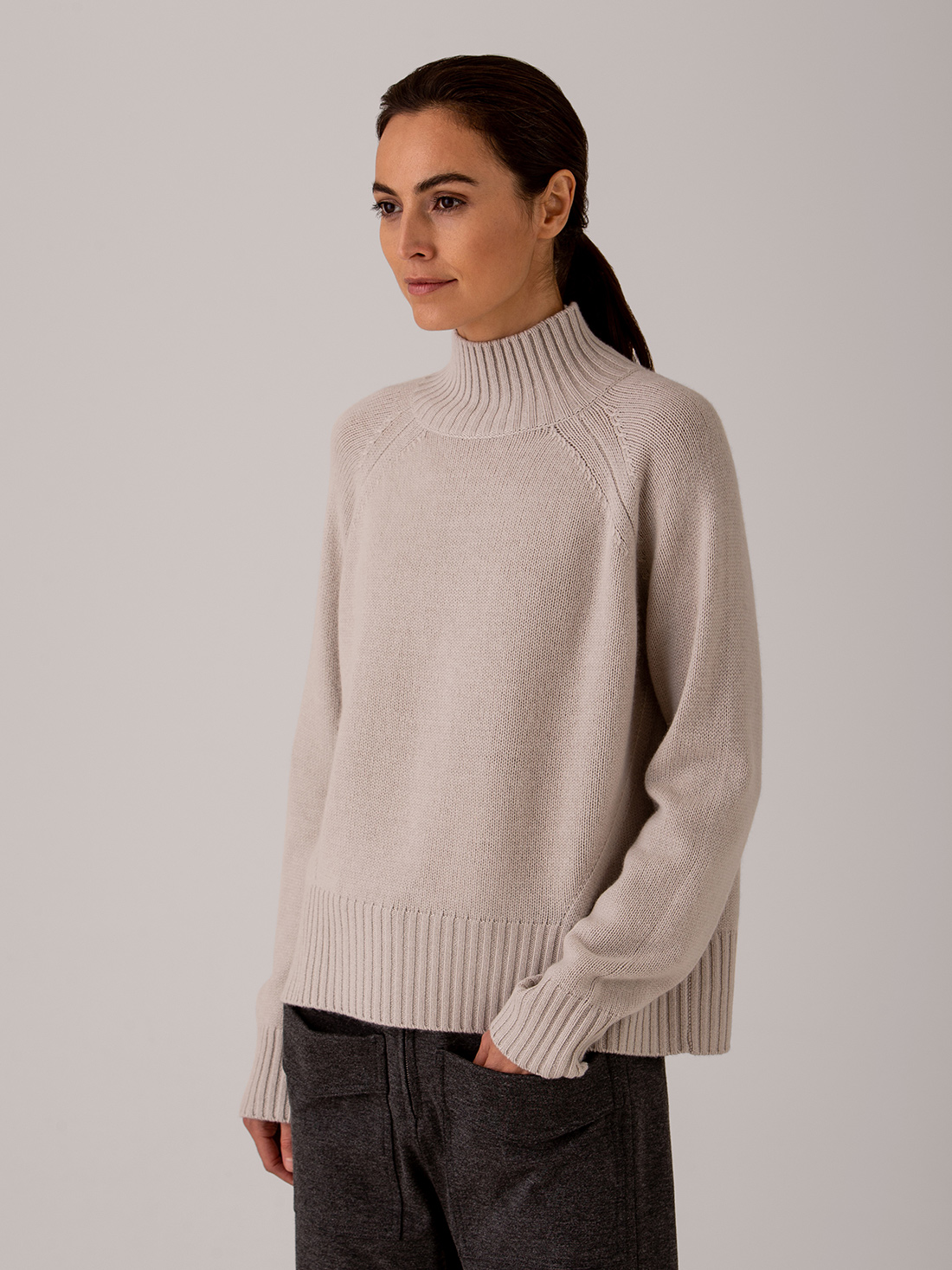 Detailansicht von Turtleneck Pullover aus Schurwolle von ALLUDE