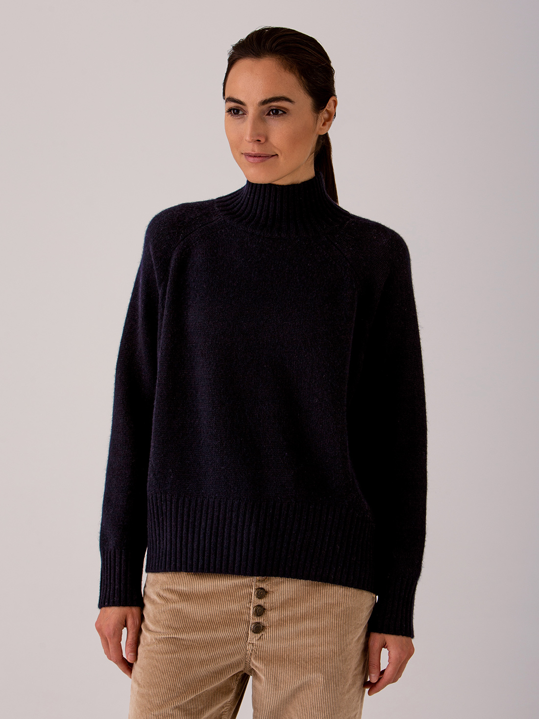 Detailansicht von Turtleneck Pullover aus Schurwolle von ALLUDE