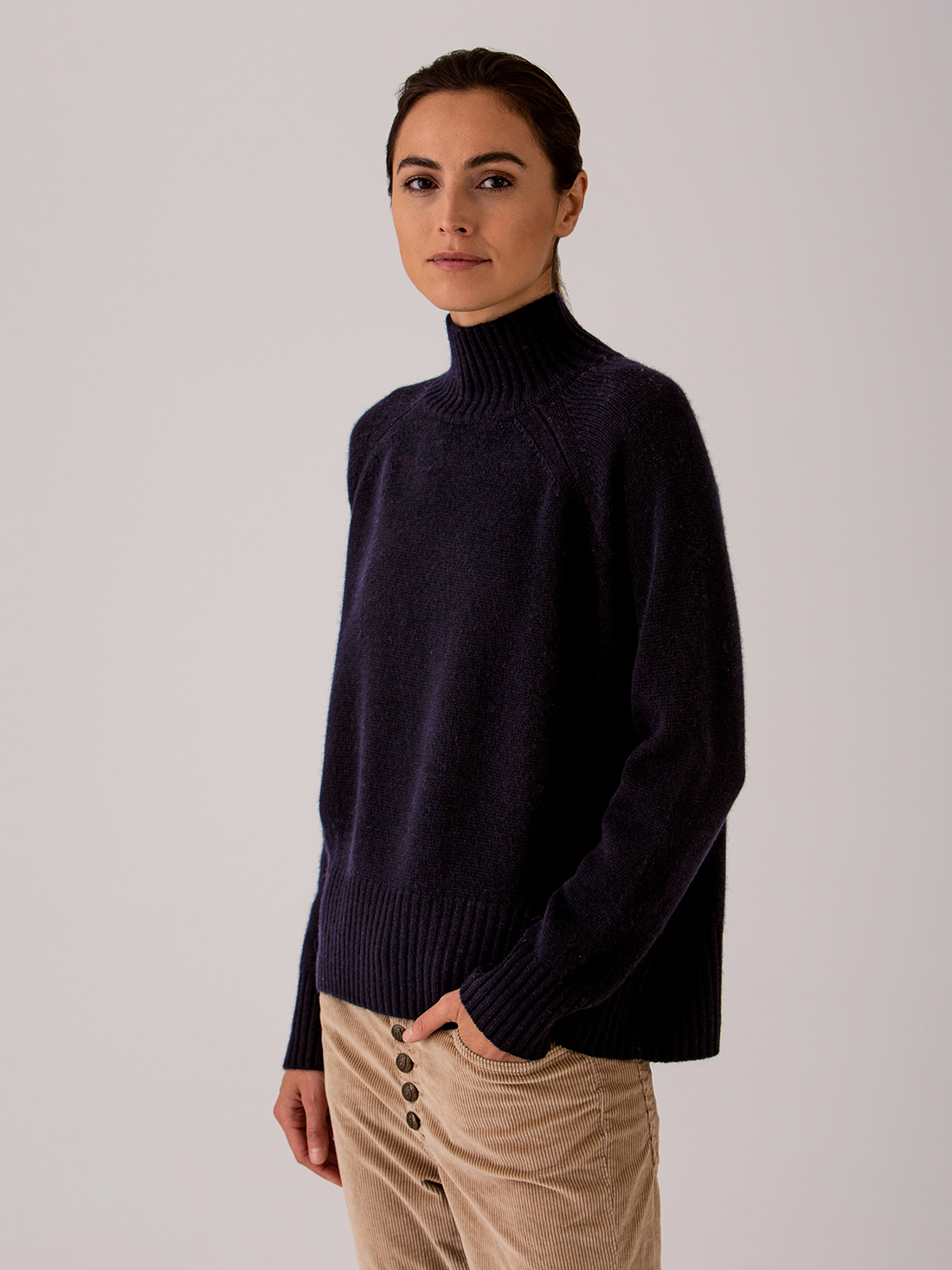 Detailansicht von Turtleneck Pullover aus Schurwolle von ALLUDE