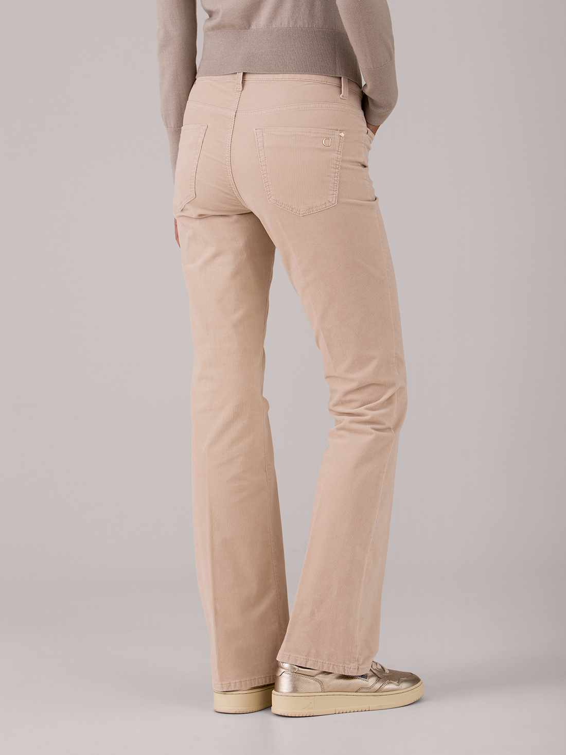 Detailansicht von Flared Hose aus Cord von CAMBIO