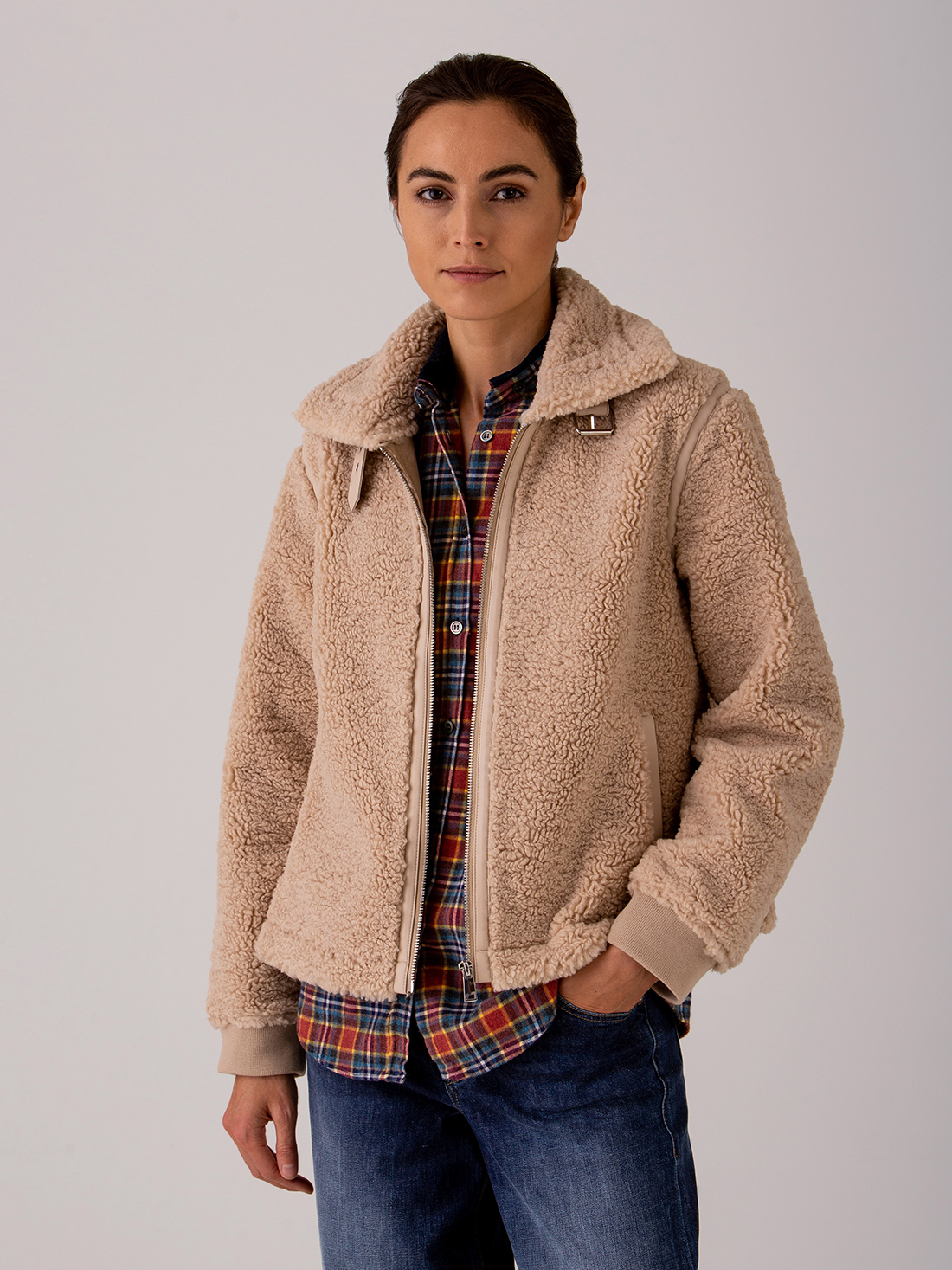 Detailansicht von Teddy-Jacke von FIVE PARIS