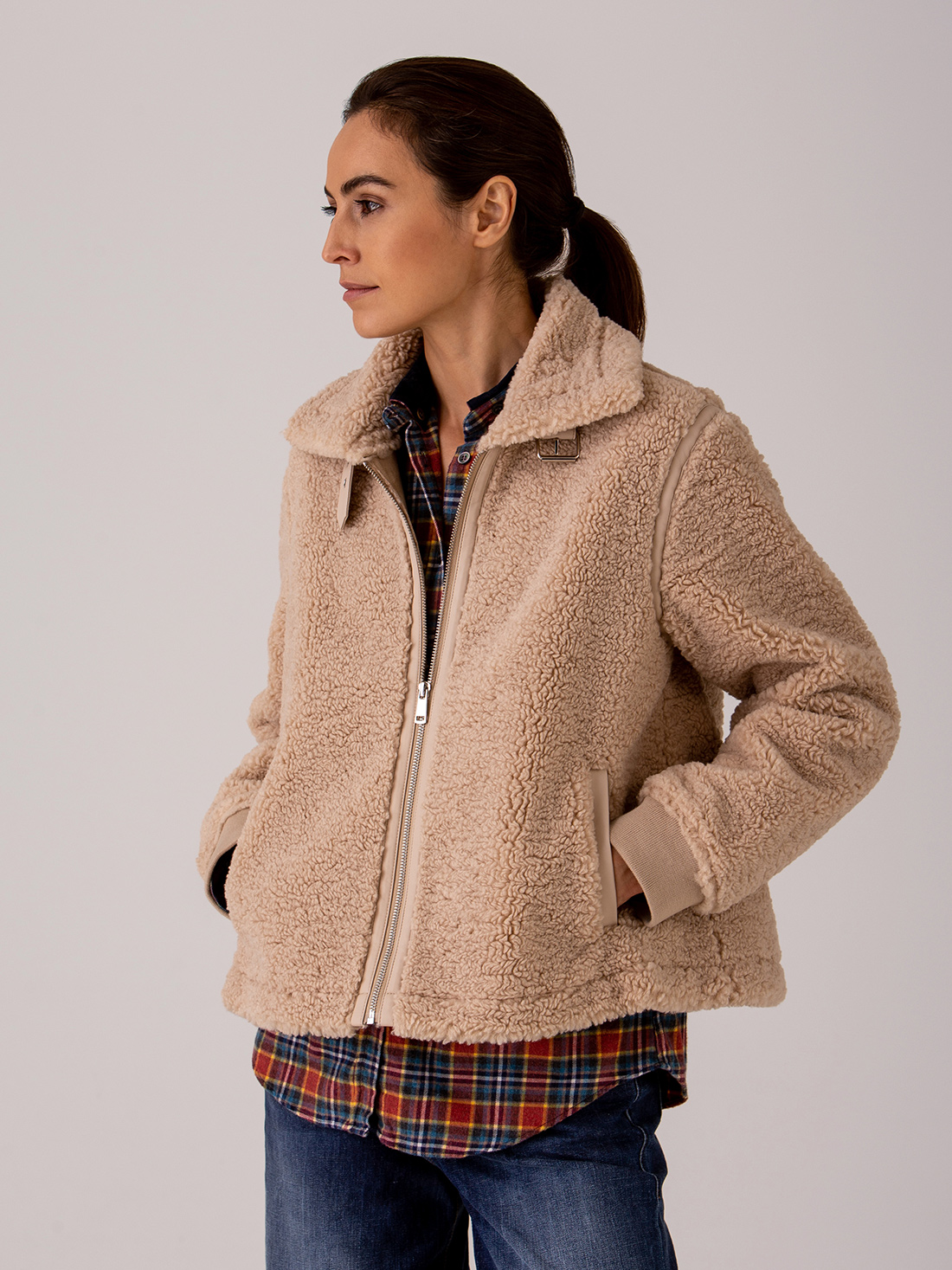 Detailansicht von Teddy-Jacke von FIVE PARIS