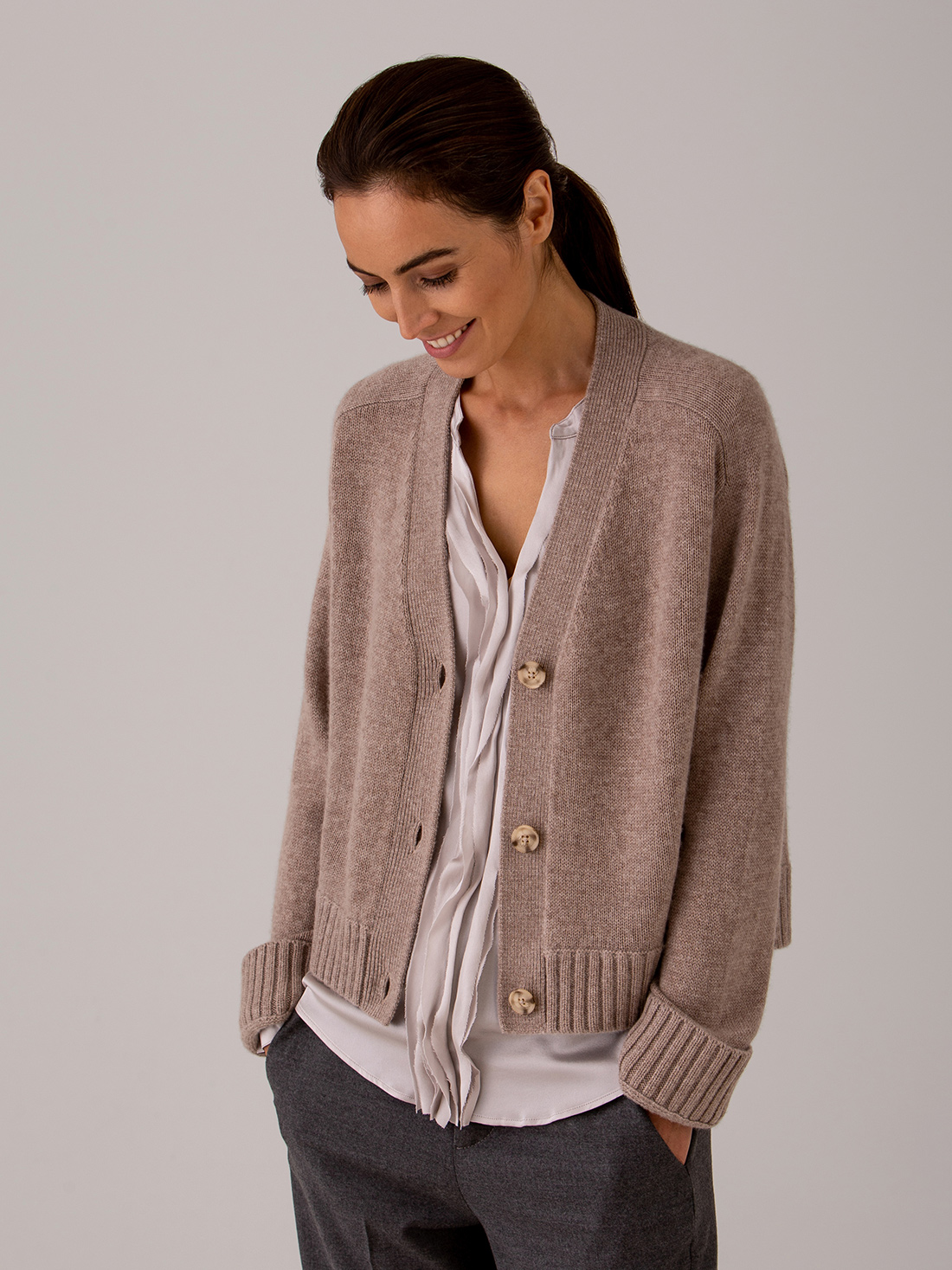 Detailansicht von Strickjacke aus Wolle von DANIELS