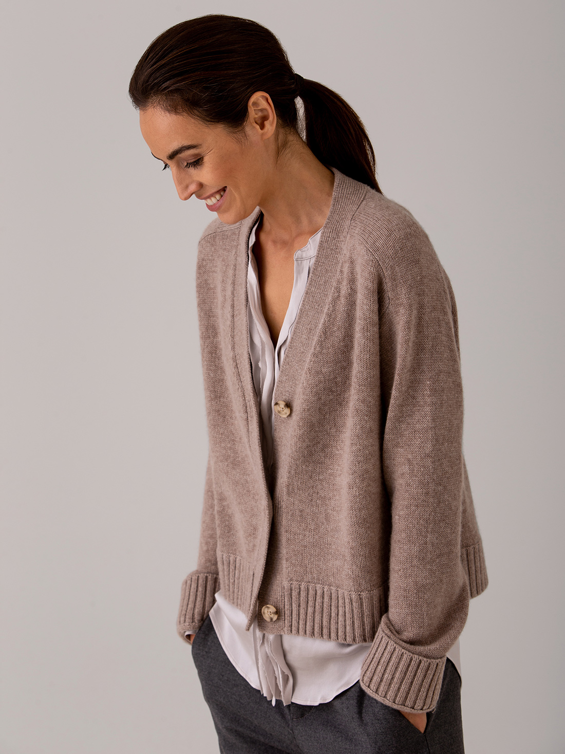 Detailansicht von Strickjacke aus Wolle von DANIELS