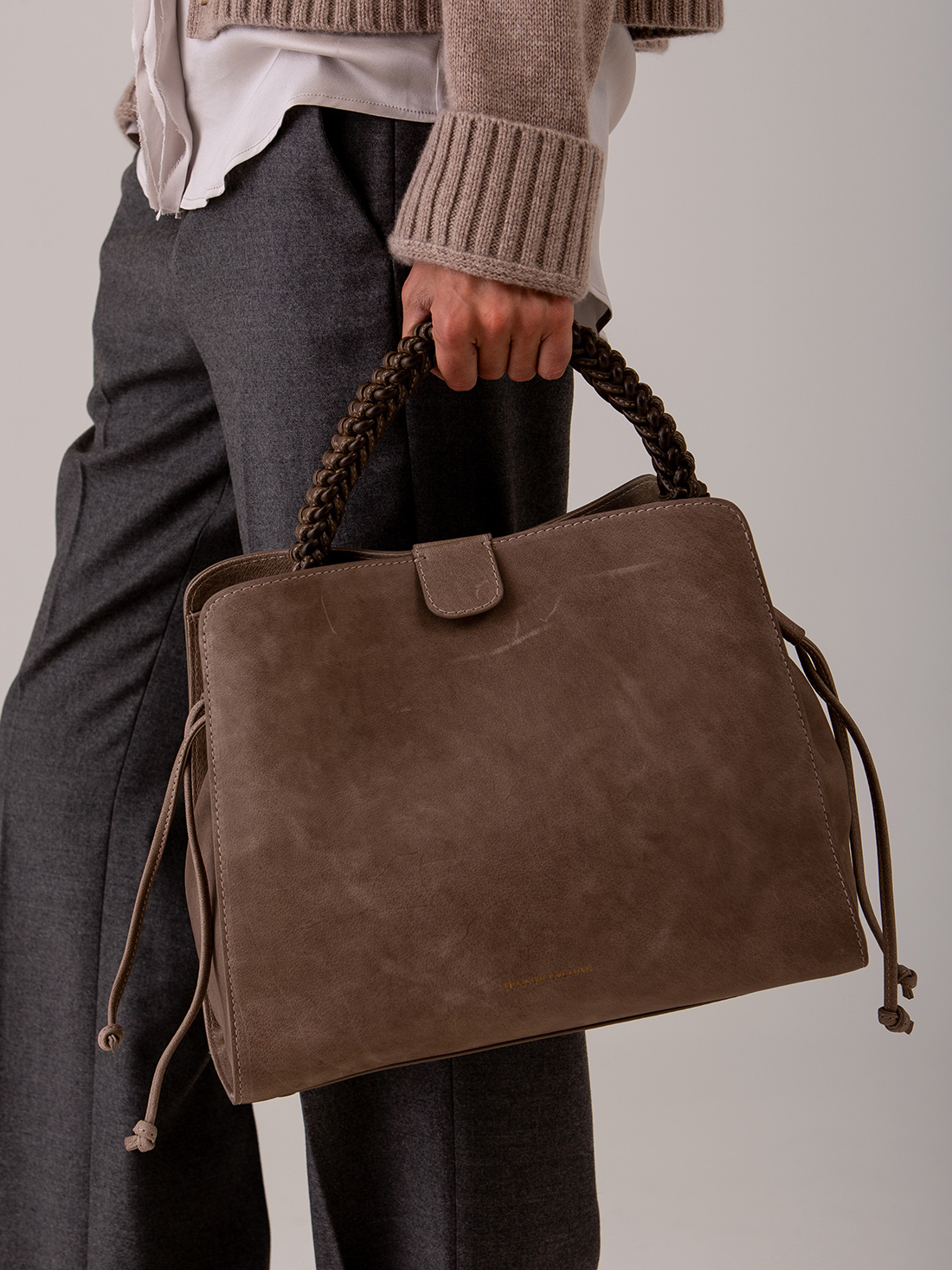 Detailansicht von Handtasche aus Leder von OFFICINE CREATIVE