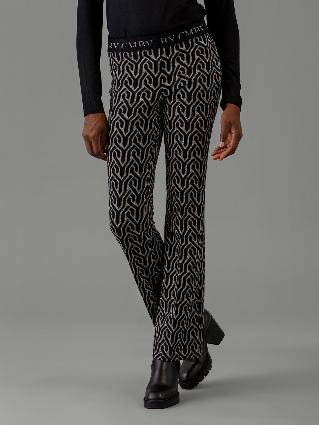 Detailansicht von Gemusterte Flared Hose von CAMBIO