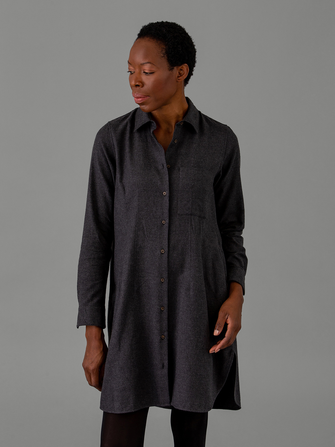 Detailansicht von Kurzes Hemdblusenkleid aus Baumwolle von LIS LAREIDA