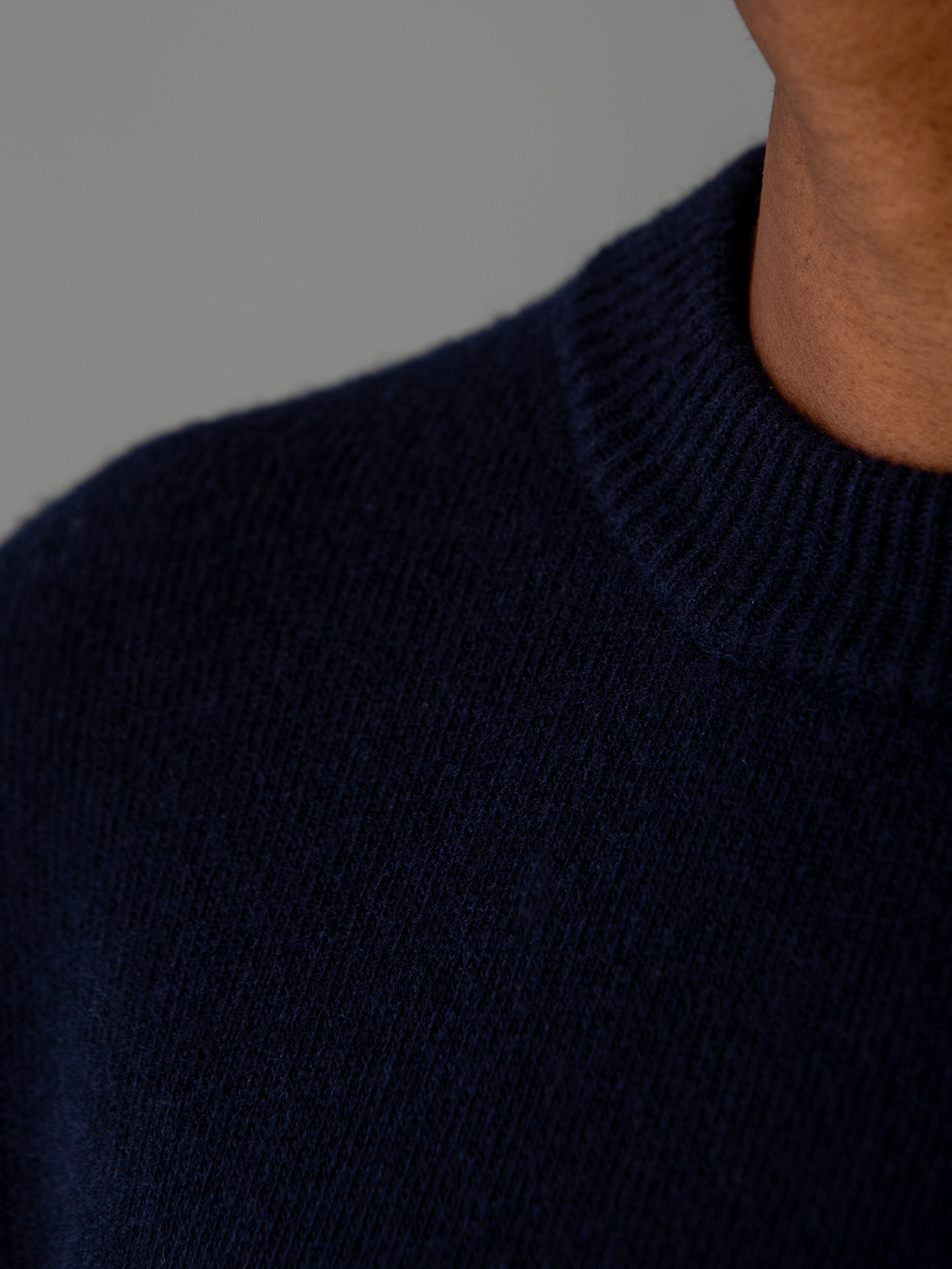 Detailansicht von Pullover aus Merinowolle von ROBERTO COLLINA