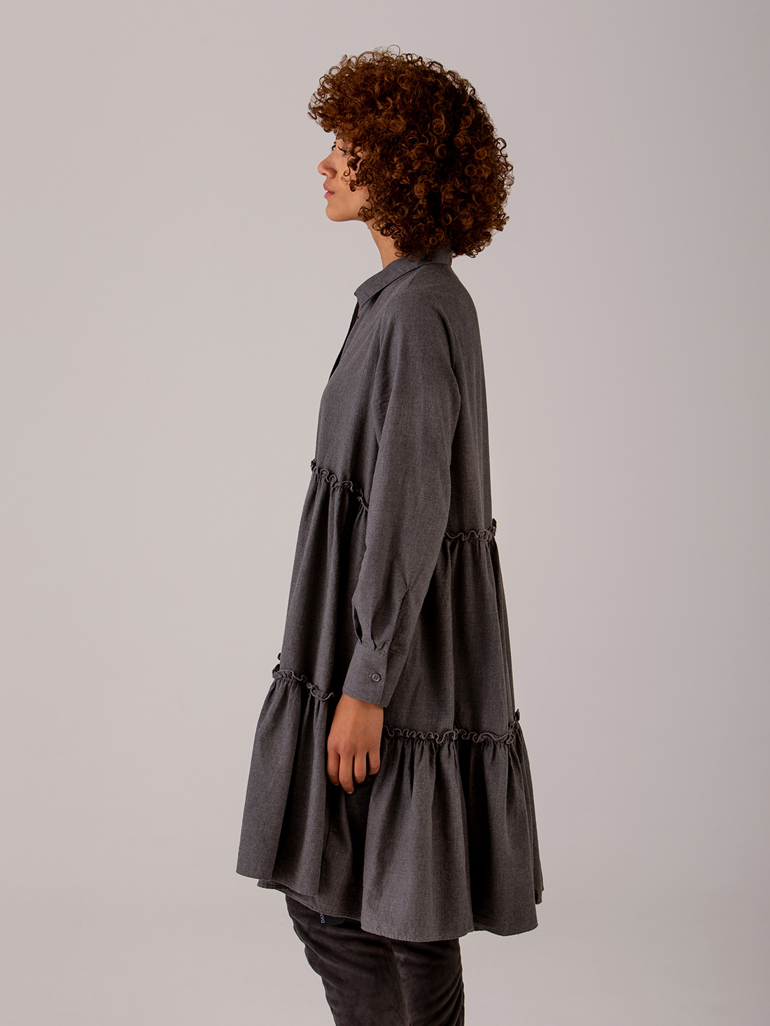 Detailansicht von Midi-Hemdblusenkleid aus Baumwolle von AGLINI