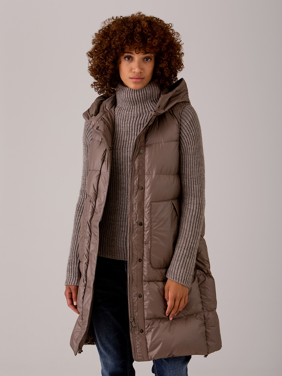 Detailansicht von Daunenweste von LIS LAREIDA