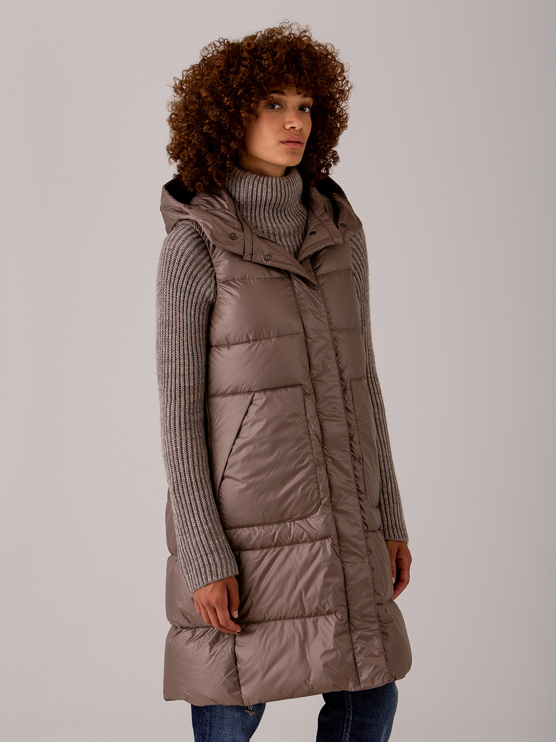Detailansicht von Daunenweste von LIS LAREIDA