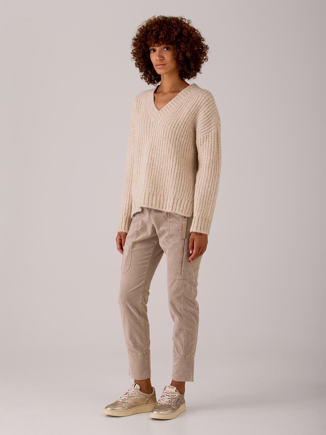 Detailansicht von Hose aus Cord im Jogging-Stil von MAC