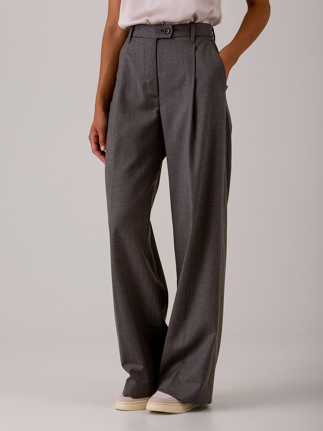 Detailansicht von Weite Hose mit Bundfalte von NINE IN THE MORNING