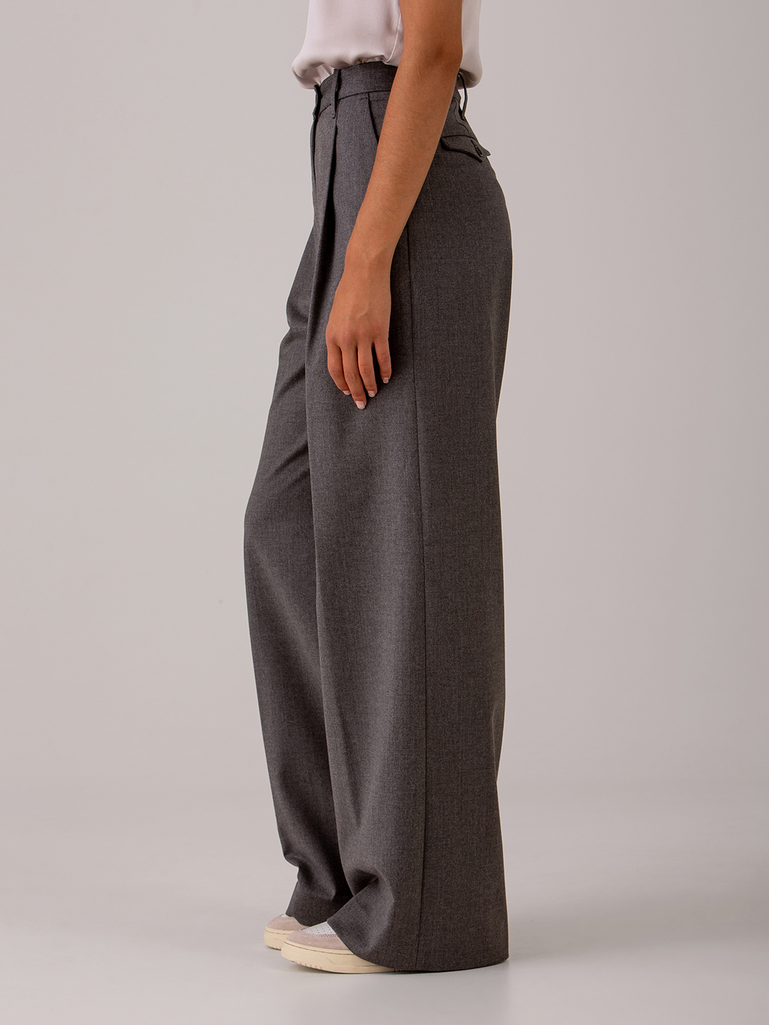 Detailansicht von Weite Hose mit Bundfalte von NINE IN THE MORNING