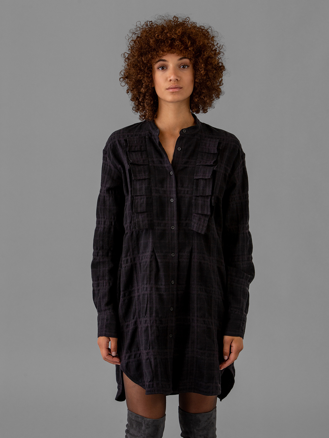 Detailansicht von Midi-Hemdblusenkleid aus Baumwolle von LIS LAREIDA