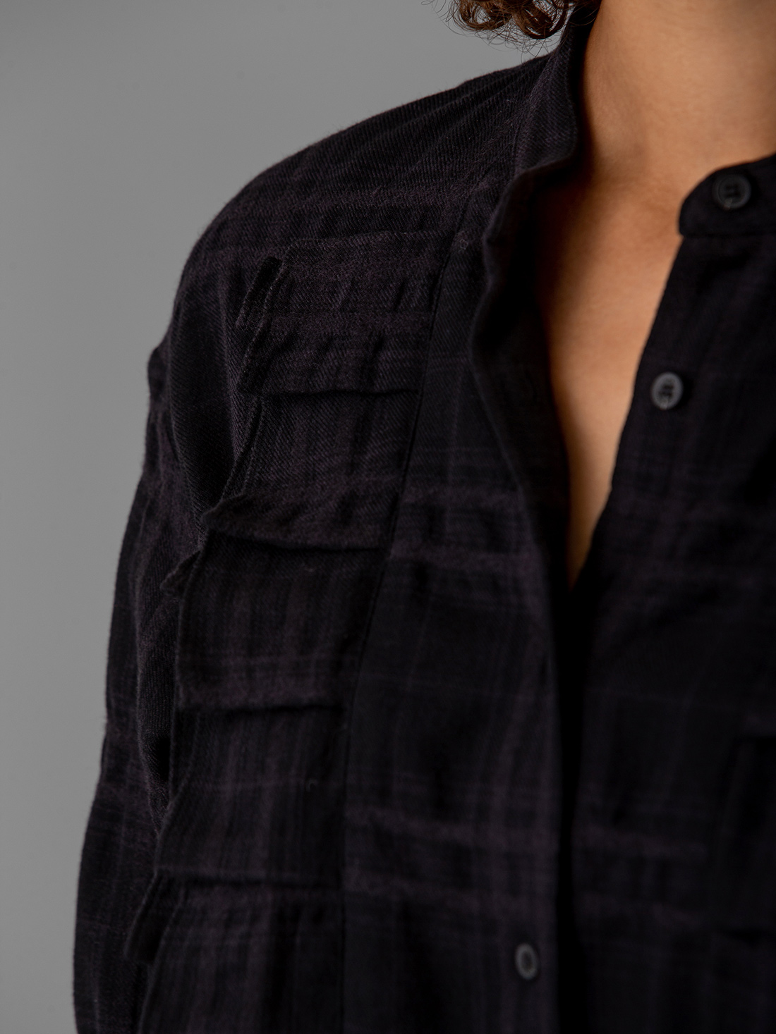 Detailansicht von Midi-Hemdblusenkleid aus Baumwolle von LIS LAREIDA