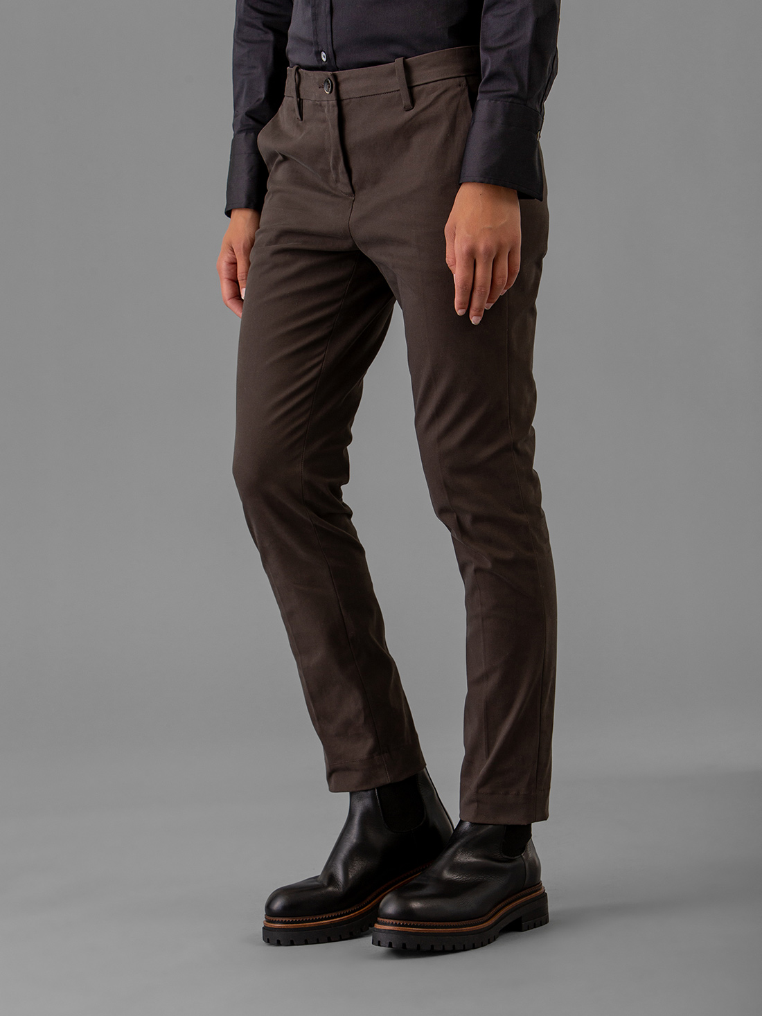 Detailansicht von Chinohose aus Baumwolle von NINE IN THE MORNING