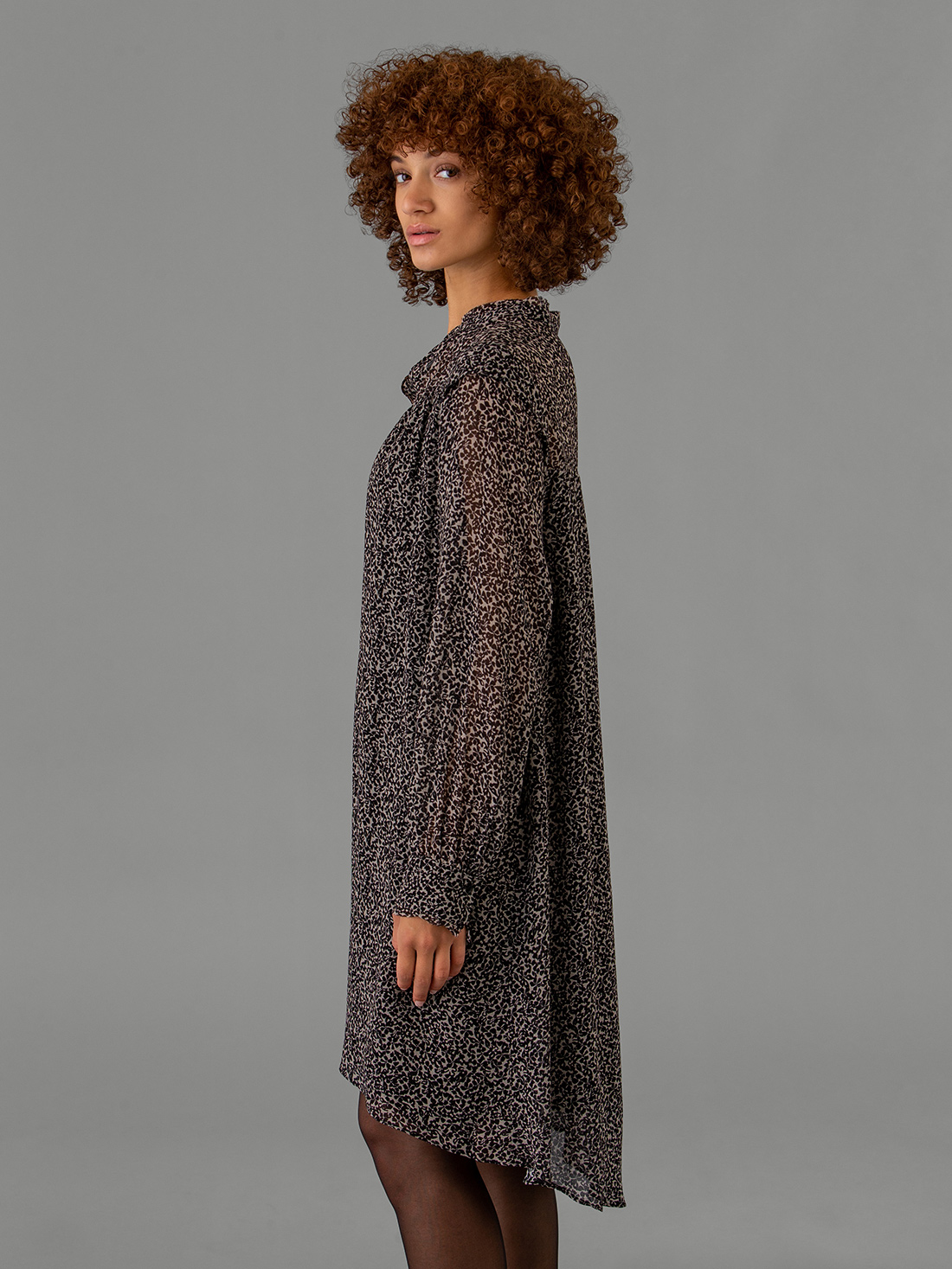 Detailansicht von Midi-Blusenkleid von IHEART