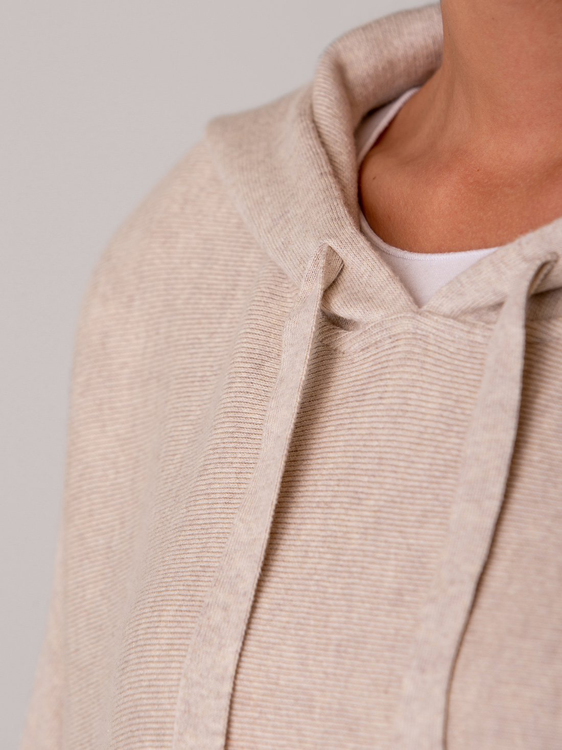 Detailansicht von Kapuzen-Sweatshirt aus Baumwolle von BETTER RICH