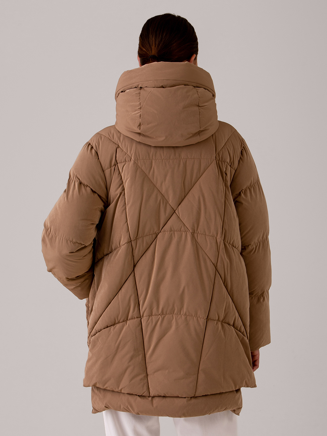 Detailansicht von Steppmantel von BLONDE NO. 8