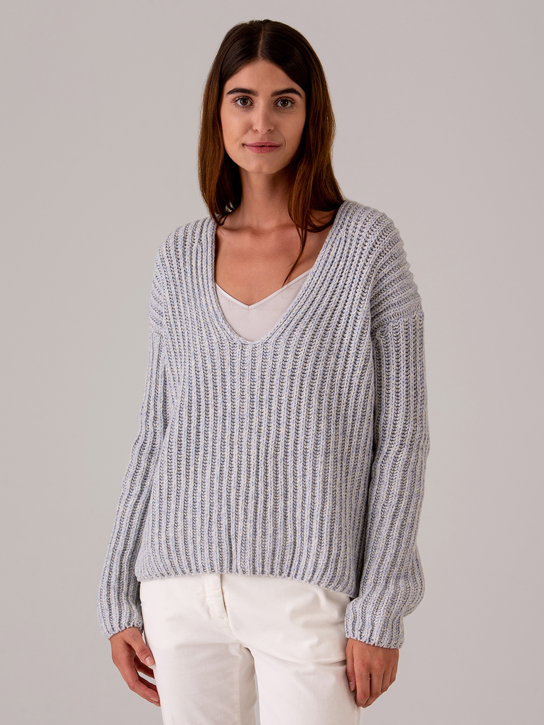 Detailansicht von Grobstrickpullover aus Wolle von ARMEDANGELS